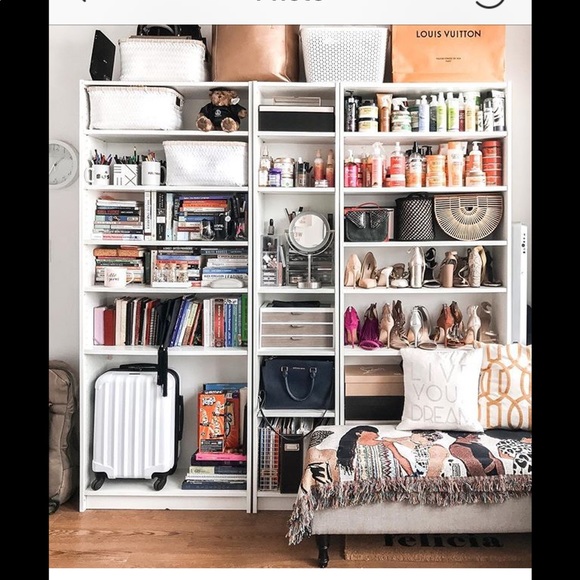 Meet your Posher, Dee - Picture 2 of 3